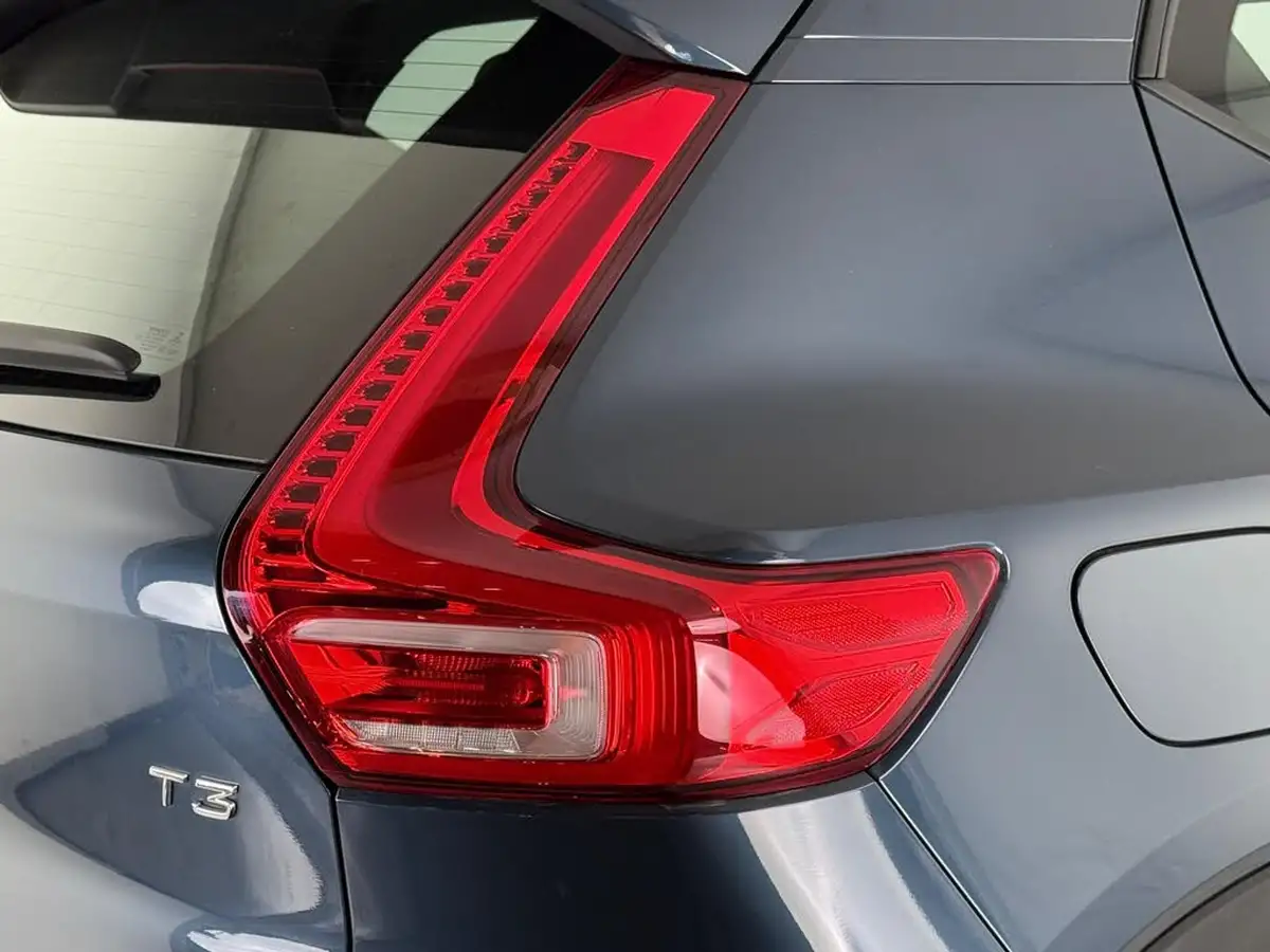 2021-volvo-xc40-15-t3-momentum-161bhp-big-9