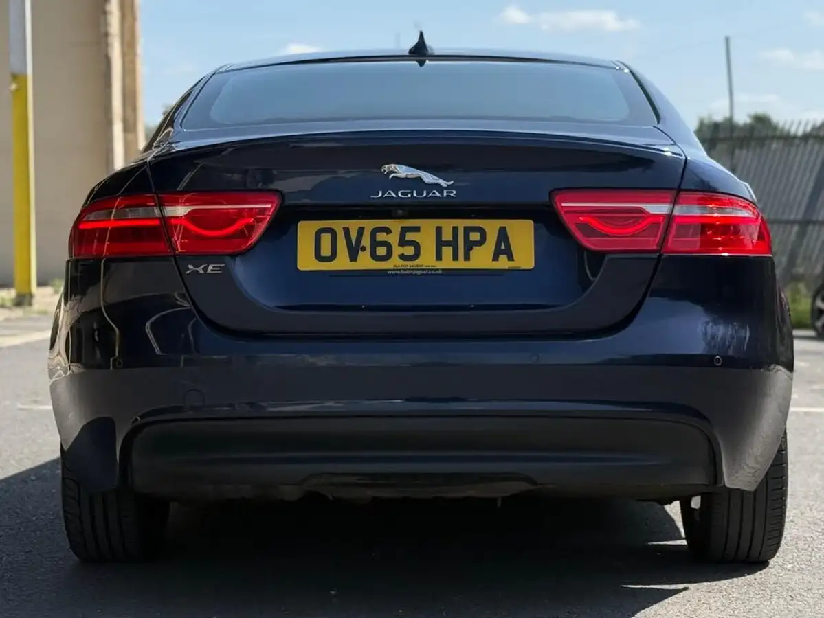 2015-jaguar-xe-20td-r-sport-163ps-auto-big-23