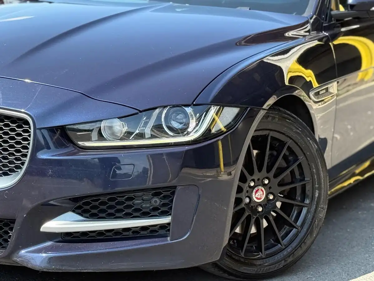 2015-jaguar-xe-20td-r-sport-163ps-auto-big-47