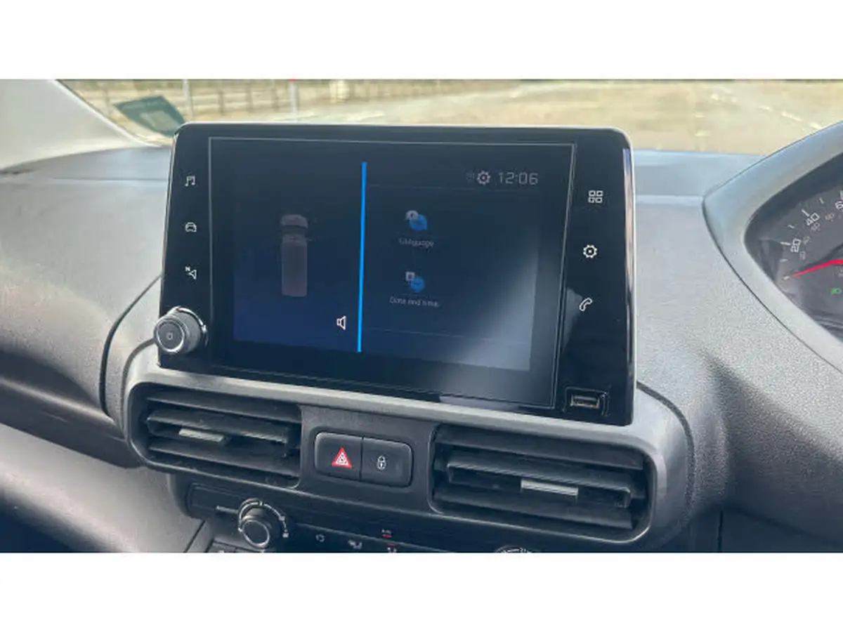2019-peugeot-partner-16bluehdi-950-professional-big-26