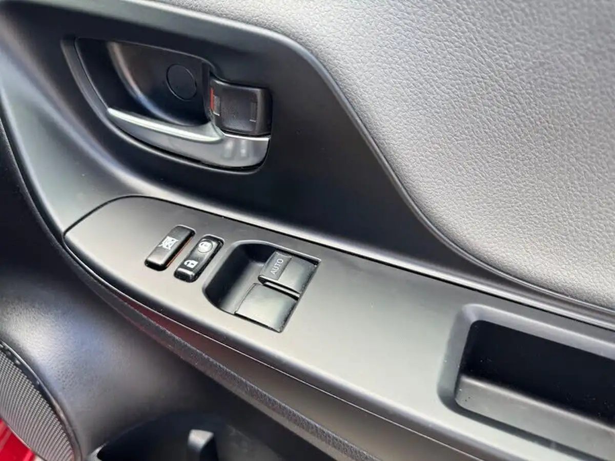 2018-toyota-yaris-15-vvt-i-icon-navi-hybrid-big-40
