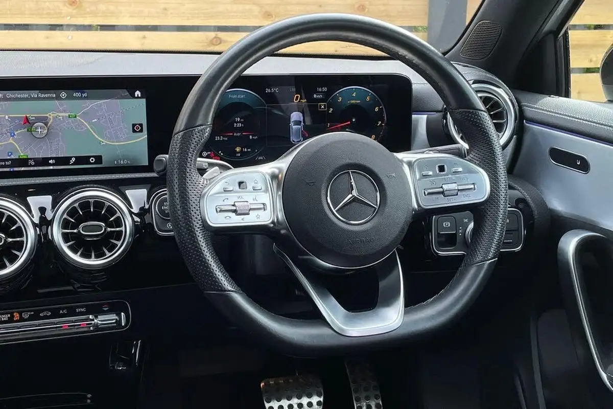 2021-mercedes-benz-a-class-13-a200-exclusive-edition-7g-dct-big-35