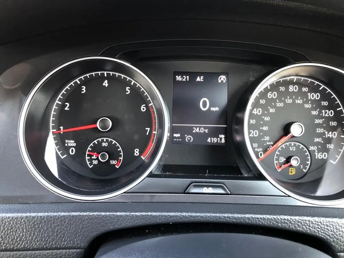 2018-volkswagen-golf-10-tsi-se-nav-110ps-ss-hatchback-5d-big-8