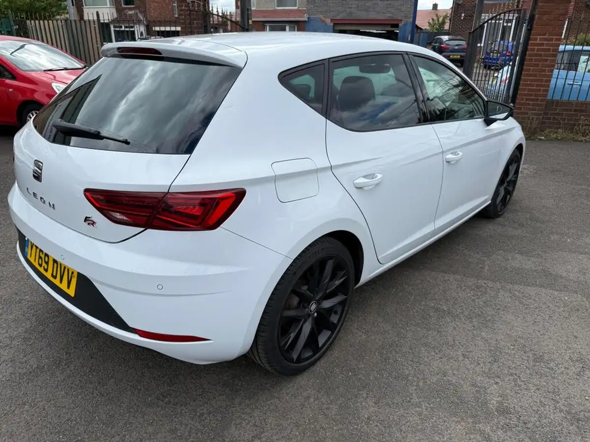 2019-seat-leon-15-tsi-evo-fr-black-edition-150ps-hatchback-dsg-big-4