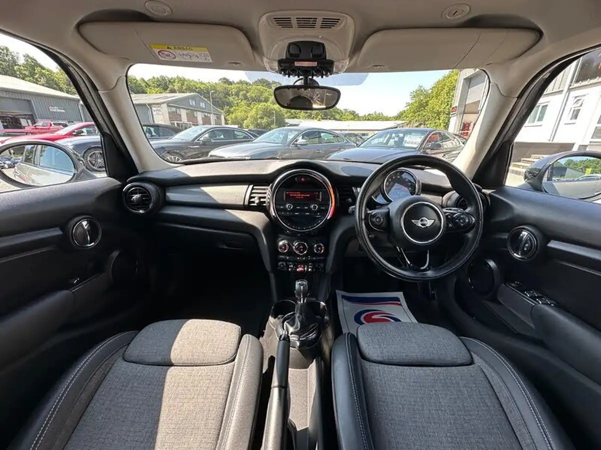 2015-mini-cooper-15-cooper-5d-big-18
