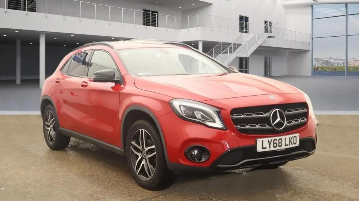 2019-mercedes-benz-gla-class-16-gla-180-urban-edition-ss-big-4
