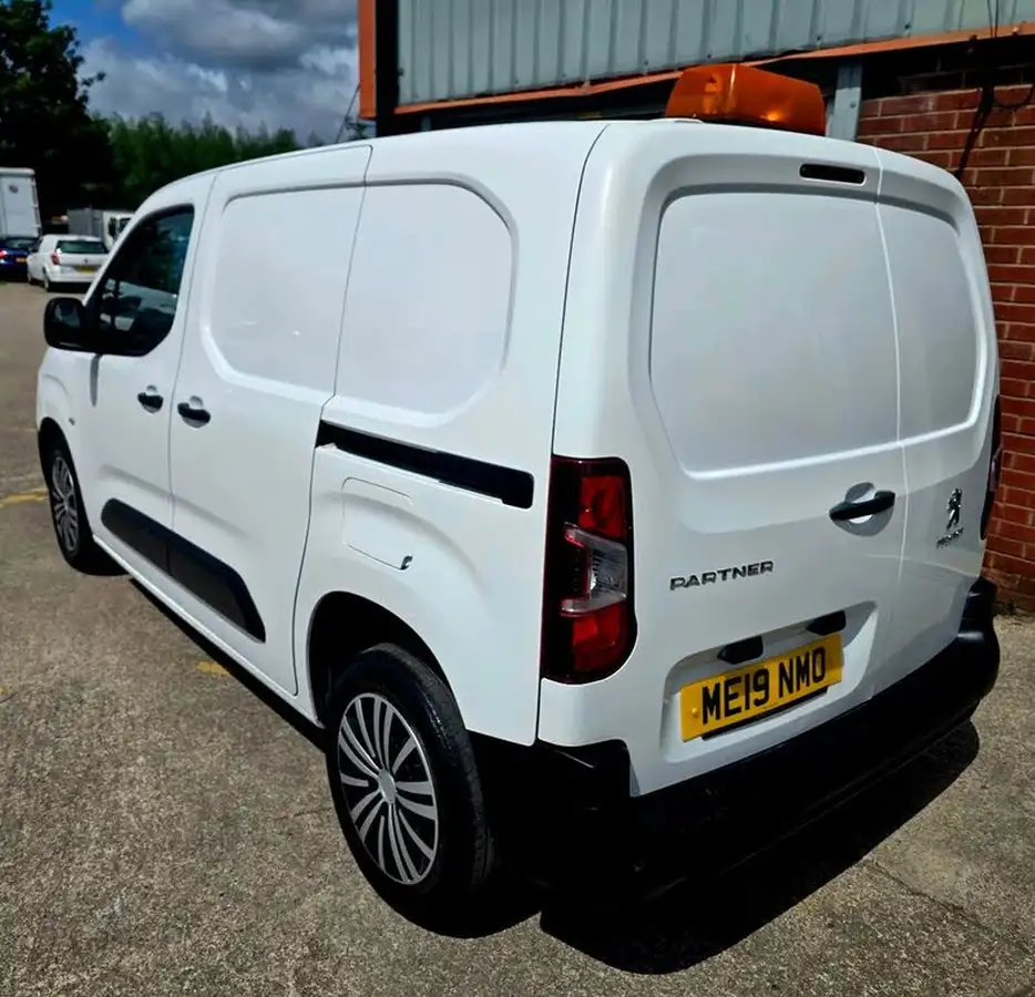 2019-peugeot-partner-15-bluehdi-1000-professional-100ps-eu6dt-panel-big-4
