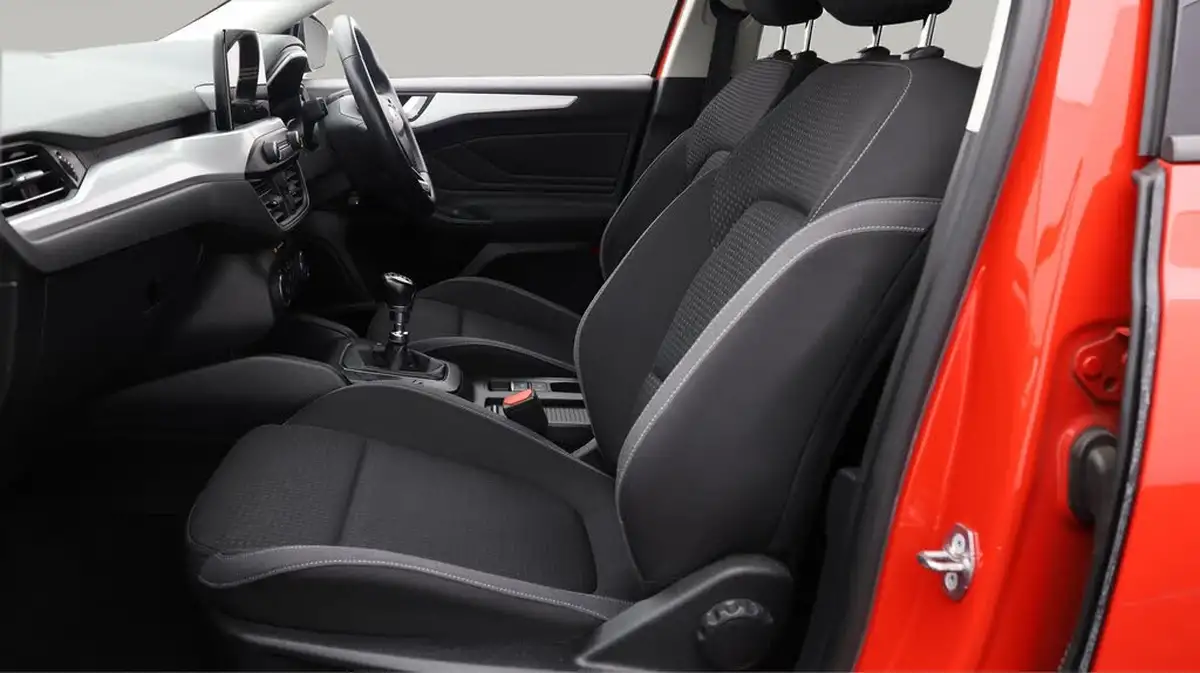 2018-ford-focus-10t-zetec-125ps-hatchback-big-14