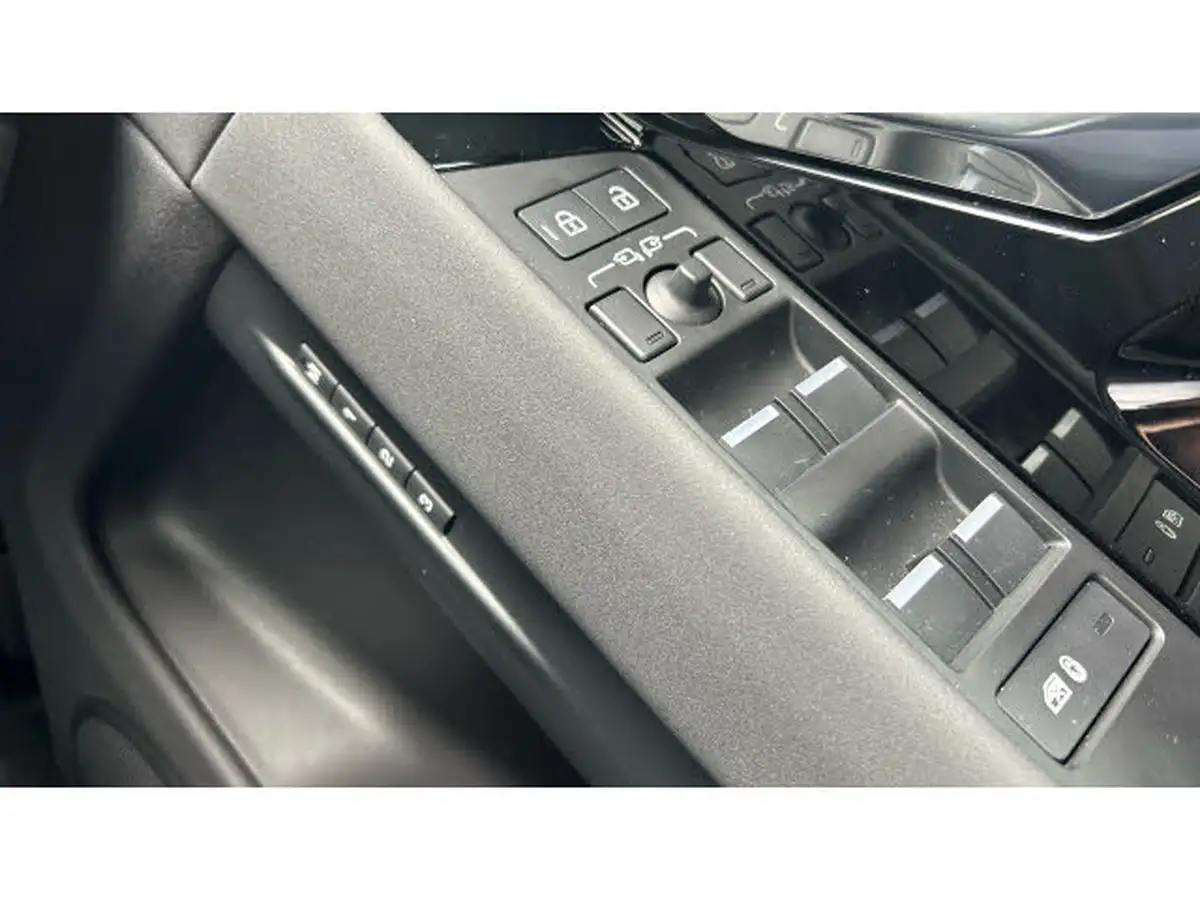 2024-land-rover-range-rover-evoque-15-p300e-s-big-33