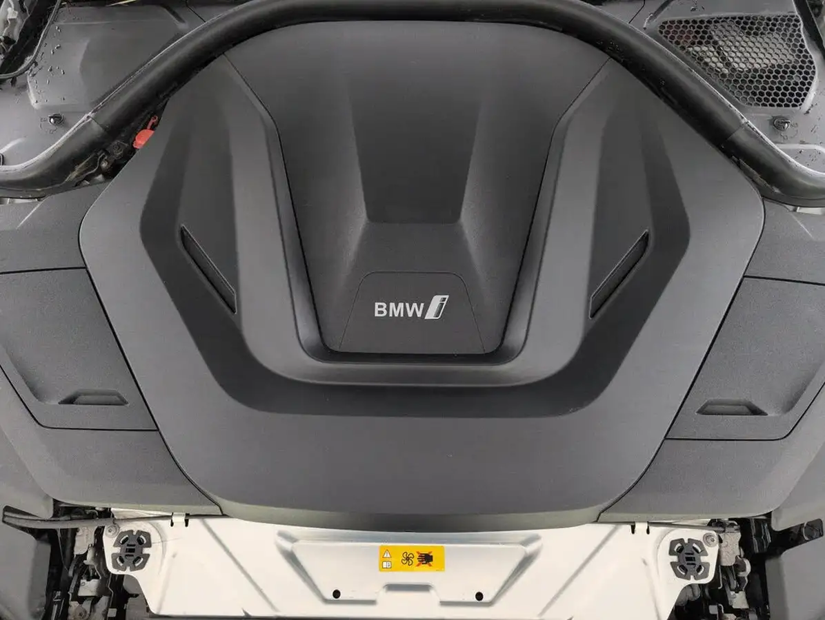 2022-bmw-i4-e-edrive40-m-sport-big-46