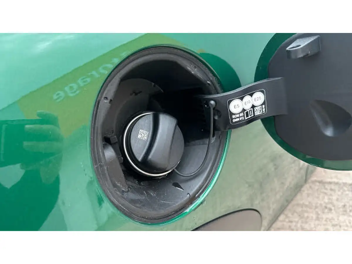 2021-mini-cooper-15-cooper-classic-hatchback-3d-big-28