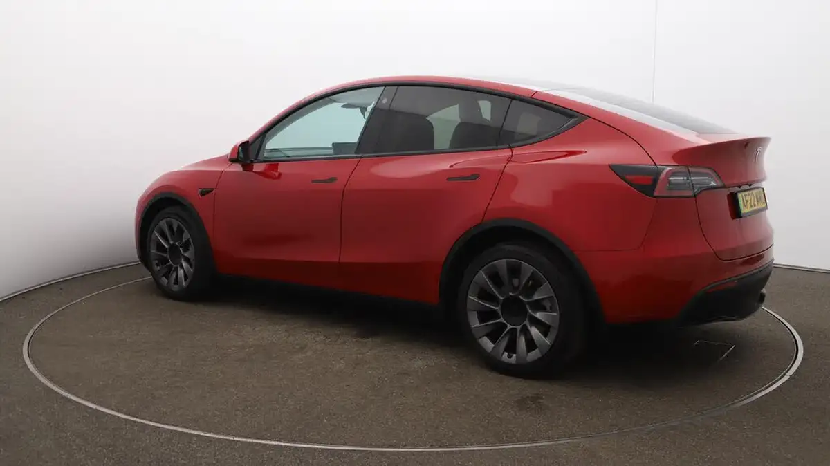2022-tesla-model-y-e-long-range-big-34