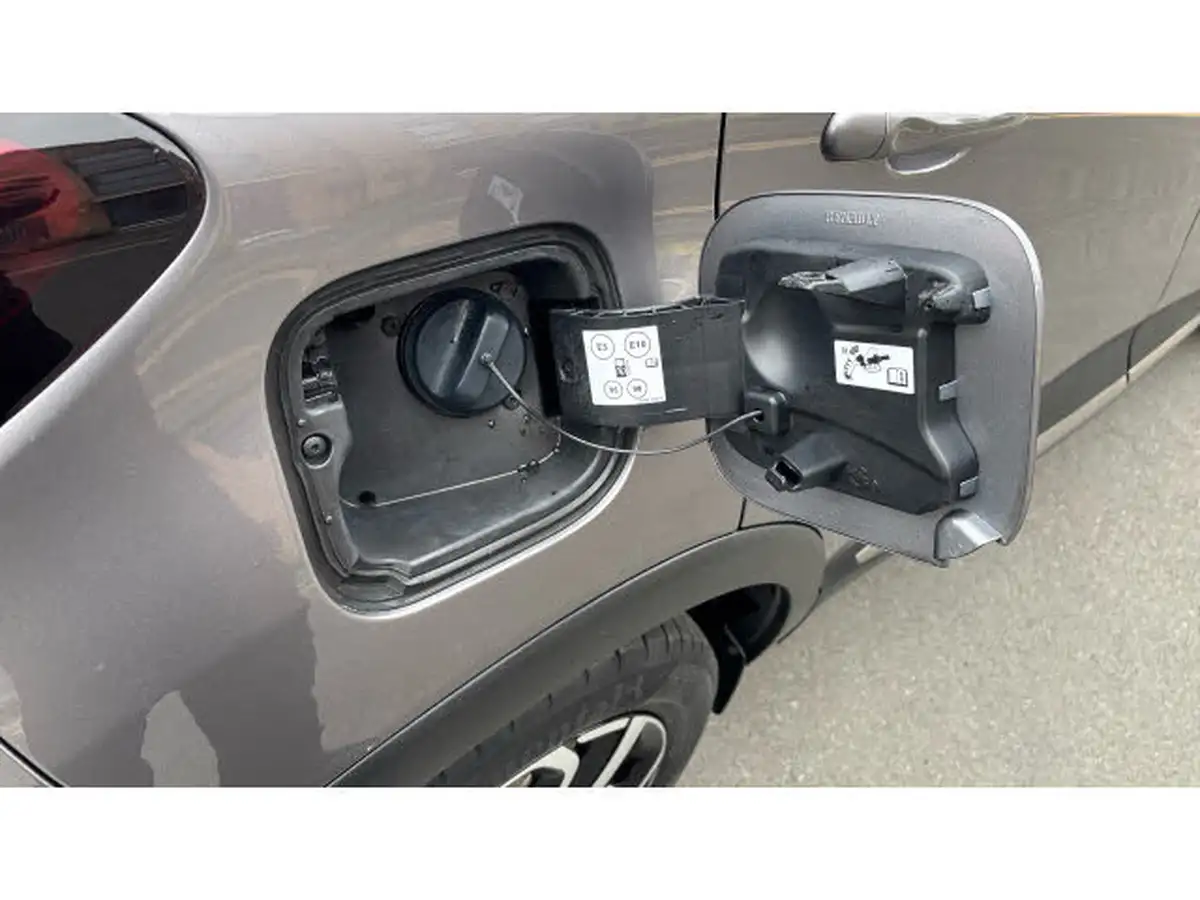 2019-renault-captur-09-tce-iconic-big-21