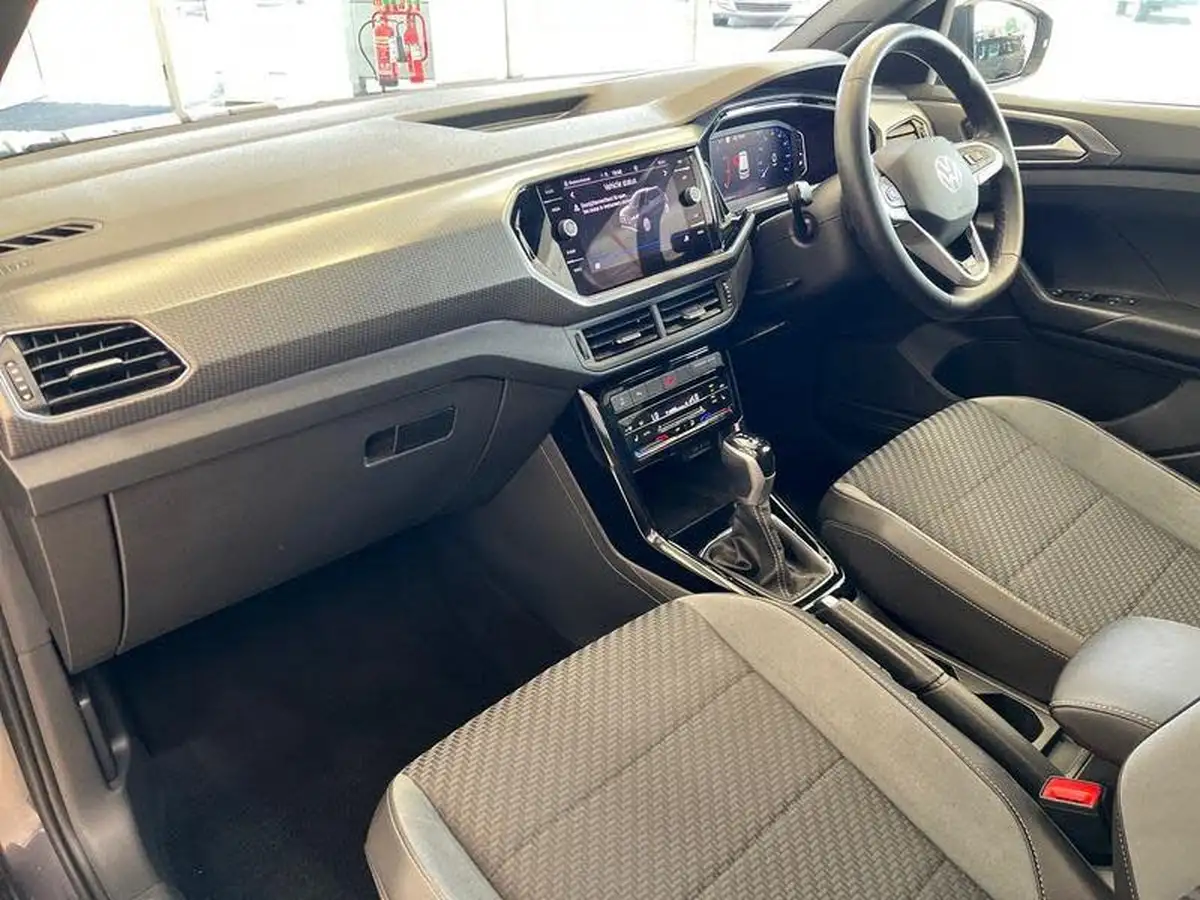 2022-volkswagen-t-cross-15-tsi-r-line-big-10