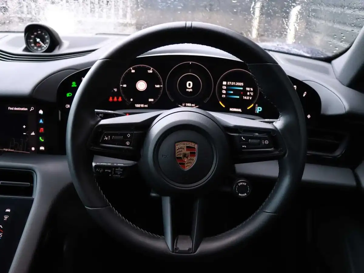 2023-porsche-taycan-e-sport-turismo-476ps-performance-battery-plus-big-12