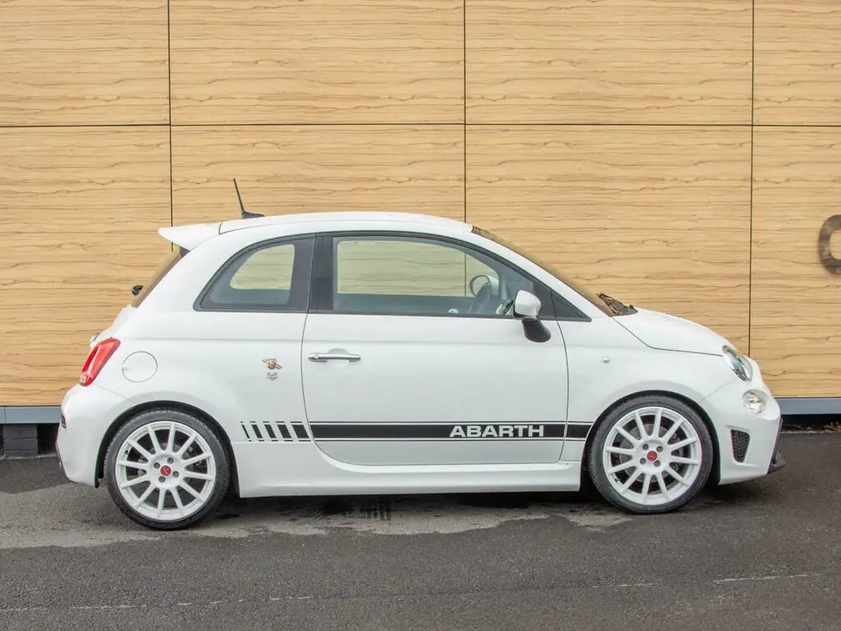 2019-abarth-595-14-tjet-big-11