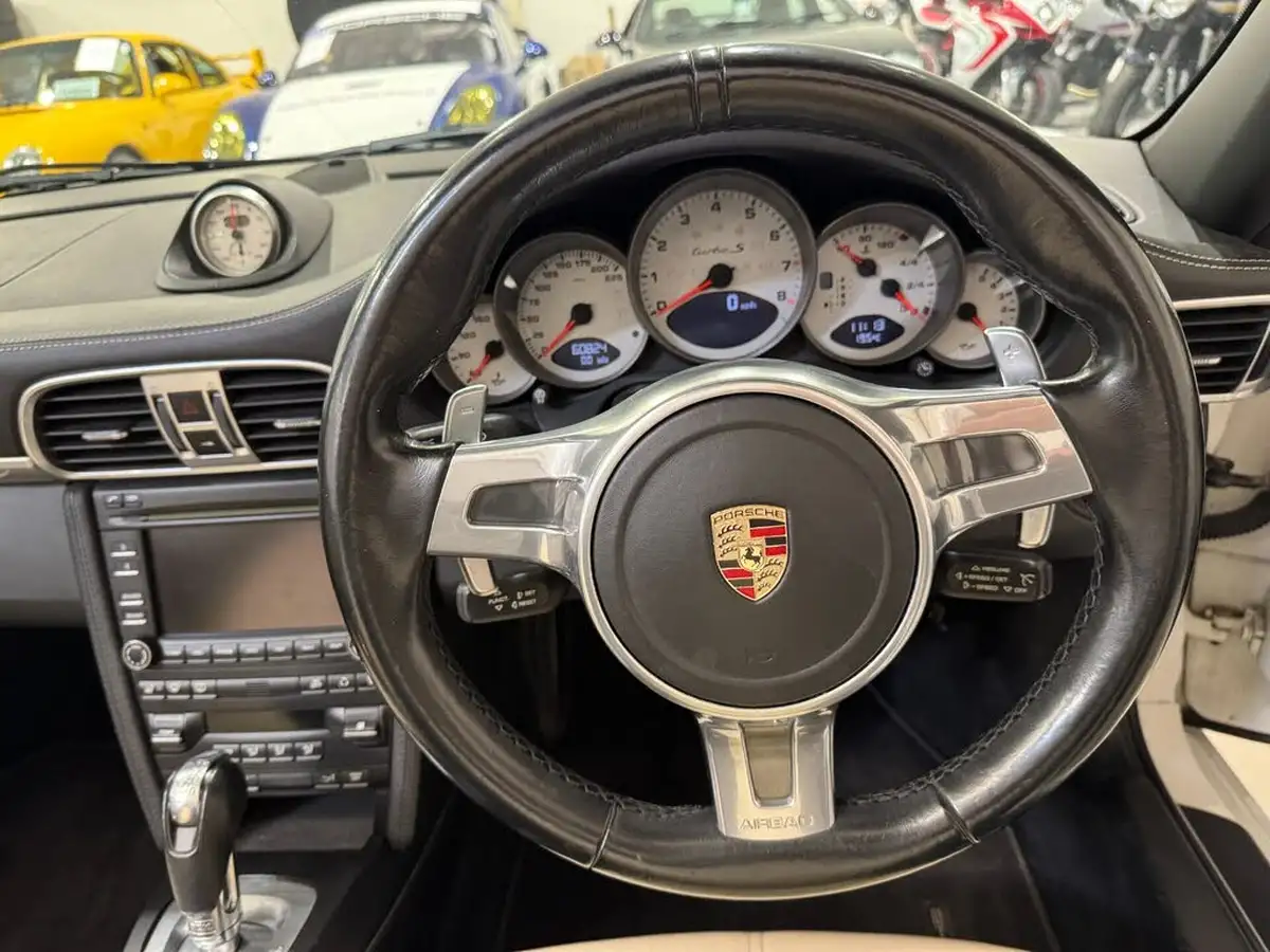 2010-porsche-911-38-turbo-s-cabriolet-big-11