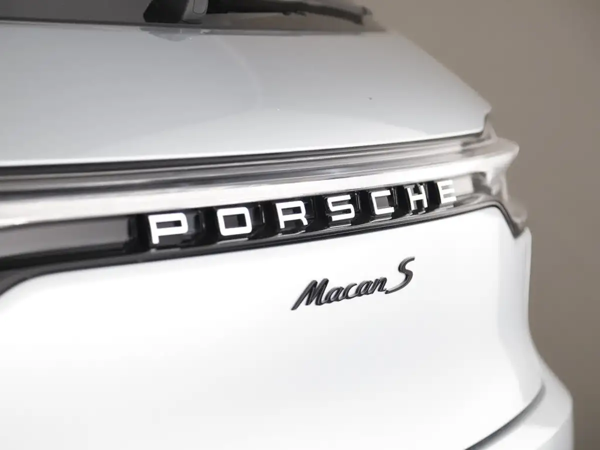 2021-porsche-macan-30-s-big-44