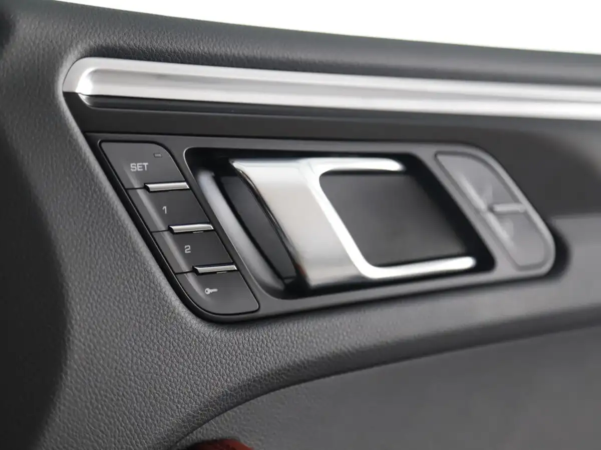 2021-porsche-macan-30-s-big-16