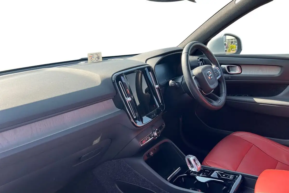 2021-volvo-xc40-15-t4-inscription-208bhp-big-1