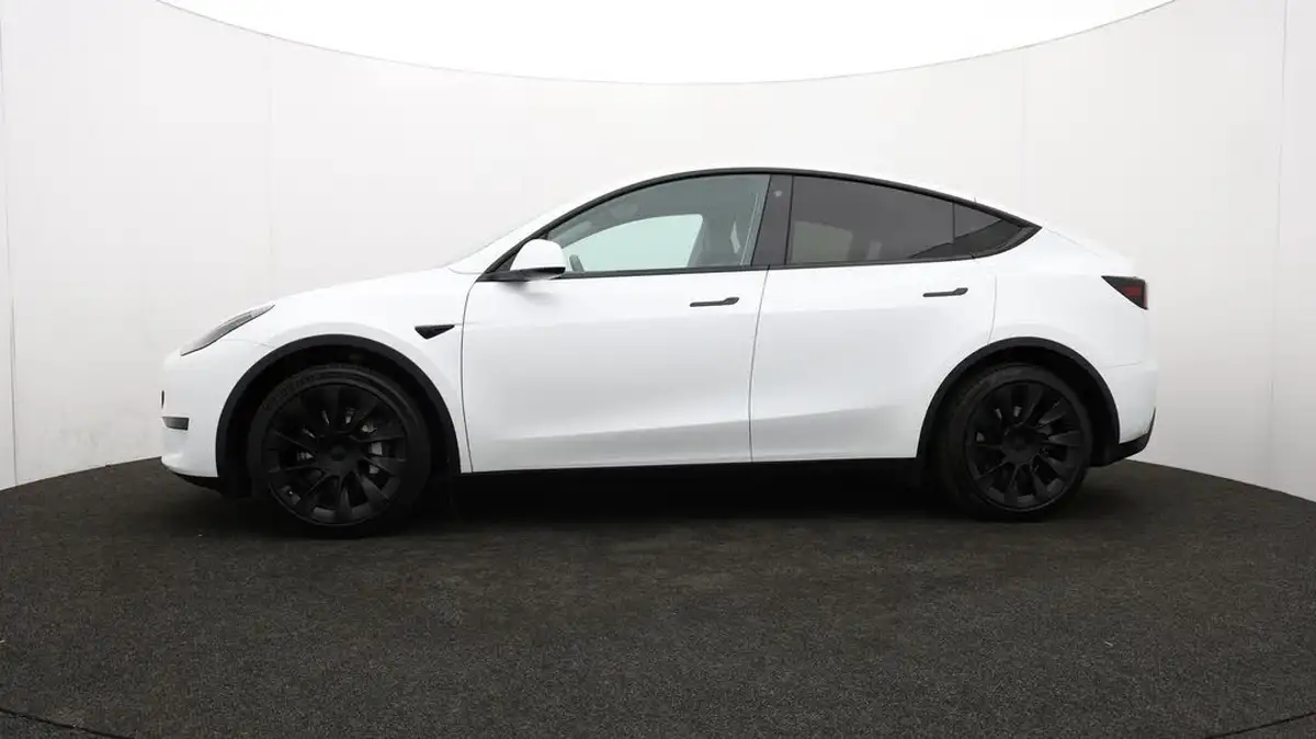 2023-tesla-model-y-e-rwd-big-71