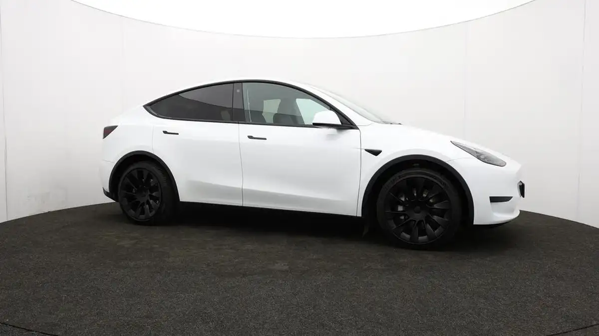 2023-tesla-model-y-e-rwd-big-47