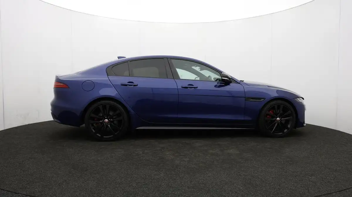 2021-jaguar-xe-20-d200-r-dynamic-black-big-23