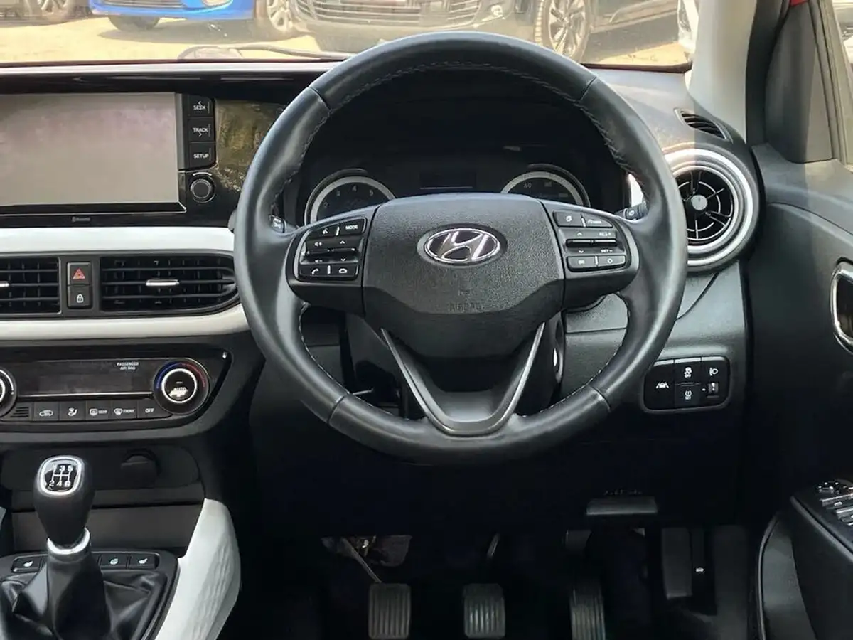 2022-hyundai-i10-10-premium-big-16