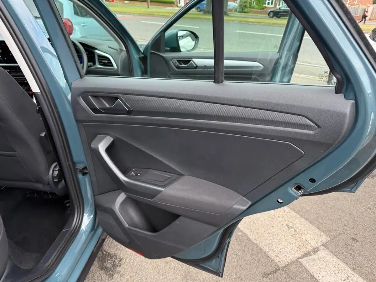 2024-volkswagen-t-roc-10-tsi-life-110ps-big-25