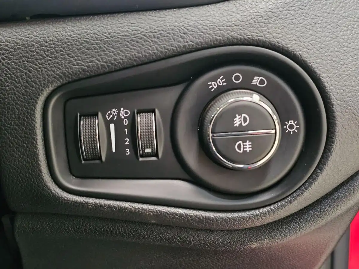 2015-jeep-renegade-16-multijet-ii-longitude-ss-big-14