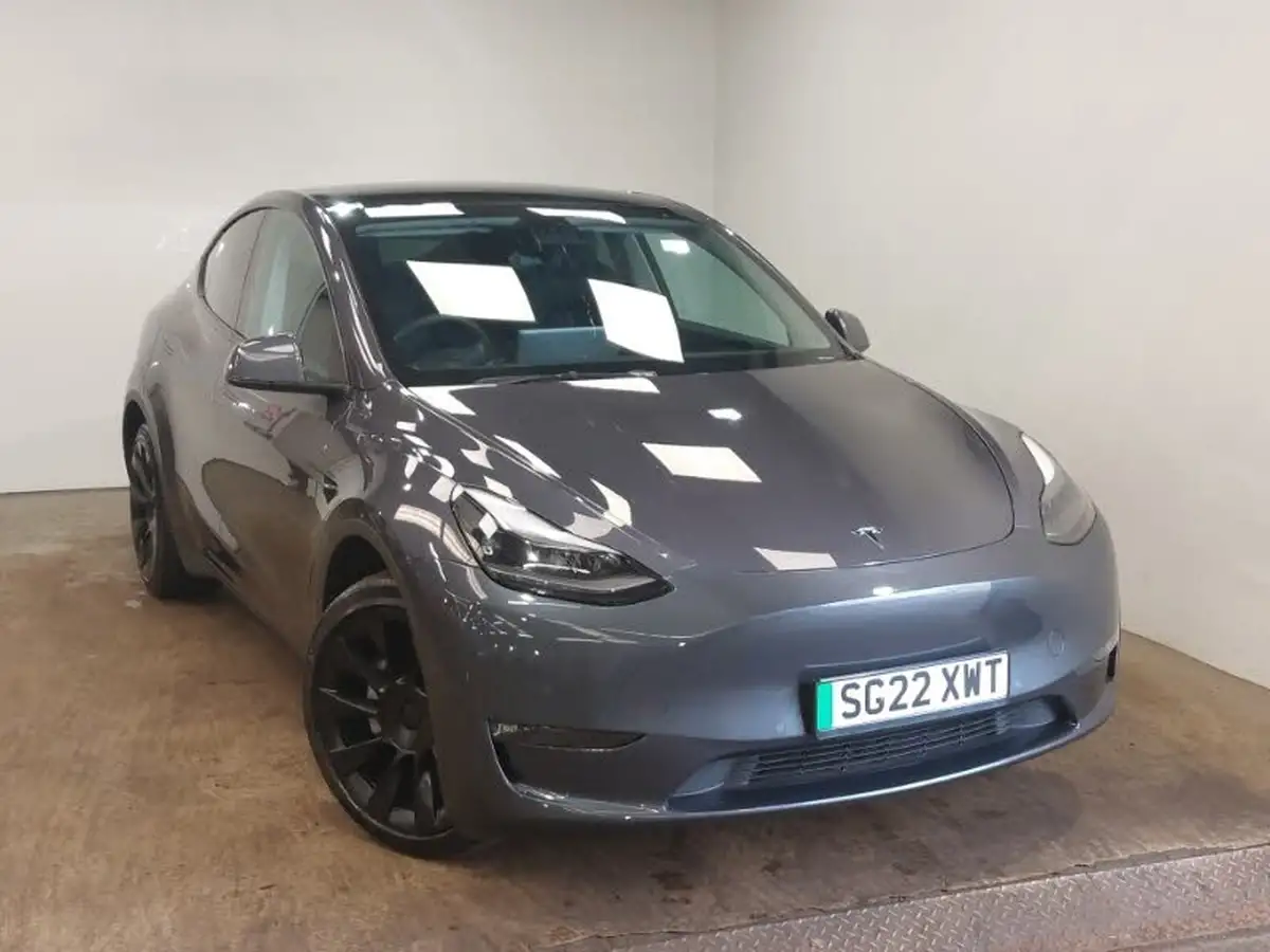 2022-tesla-model-y-e-long-range-big-0