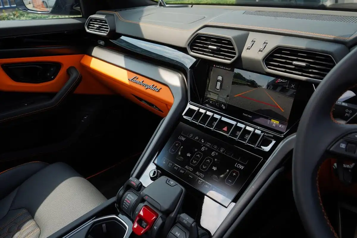 2024-lamborghini-urus-40-no-trim-big-15