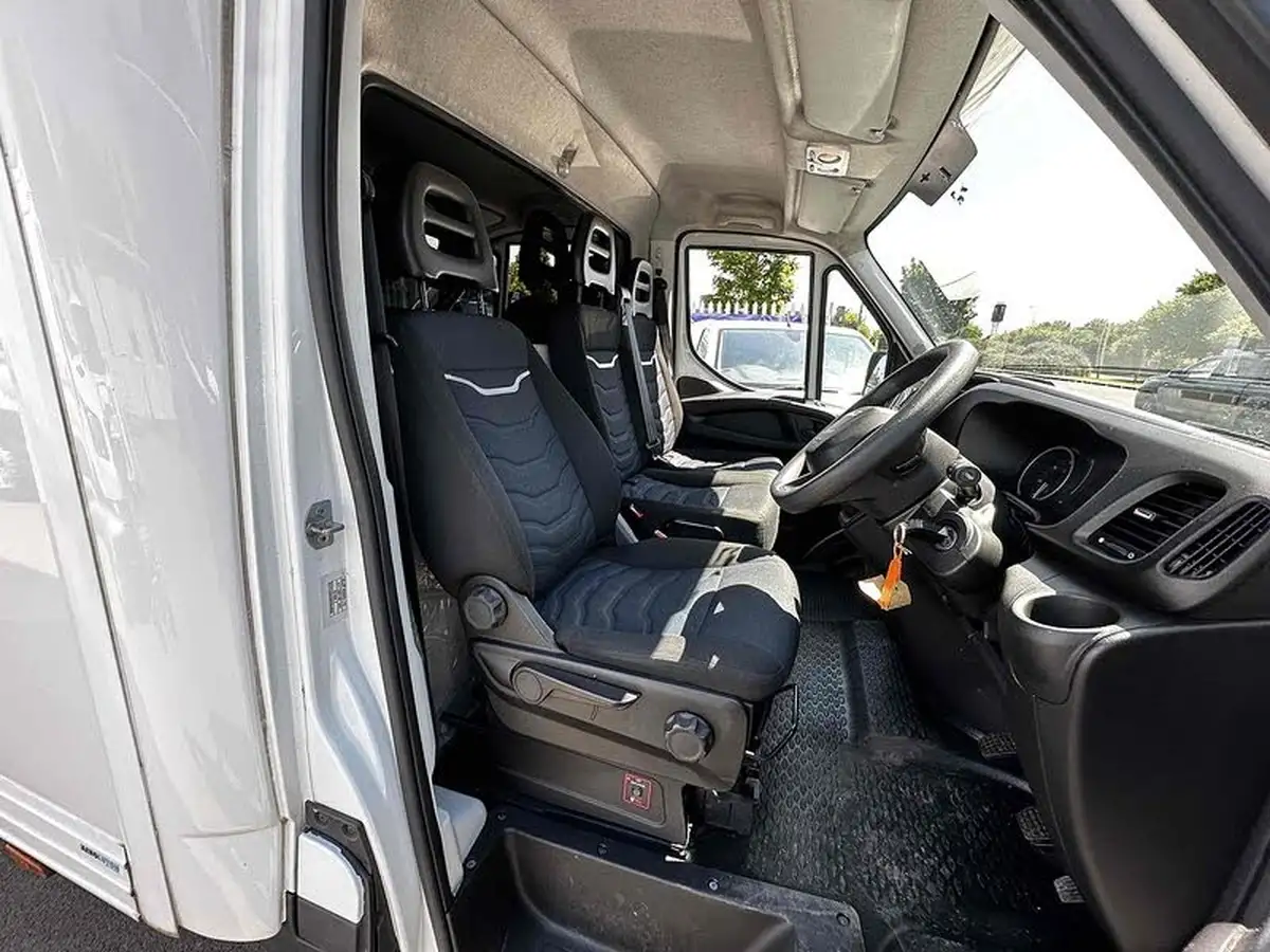 2021-iveco-daily-s-class-23td-35s14h-3000-big-34