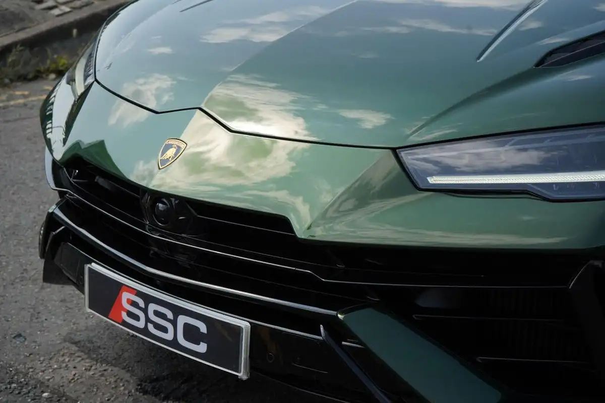 2024-lamborghini-urus-40-no-trim-big-39