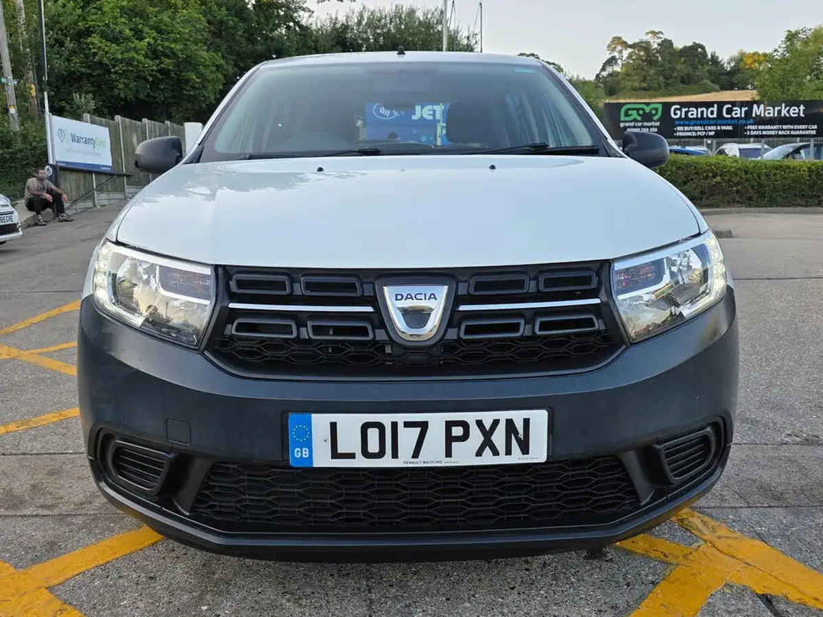 2017-dacia-sandero-10-sce-access-big-1