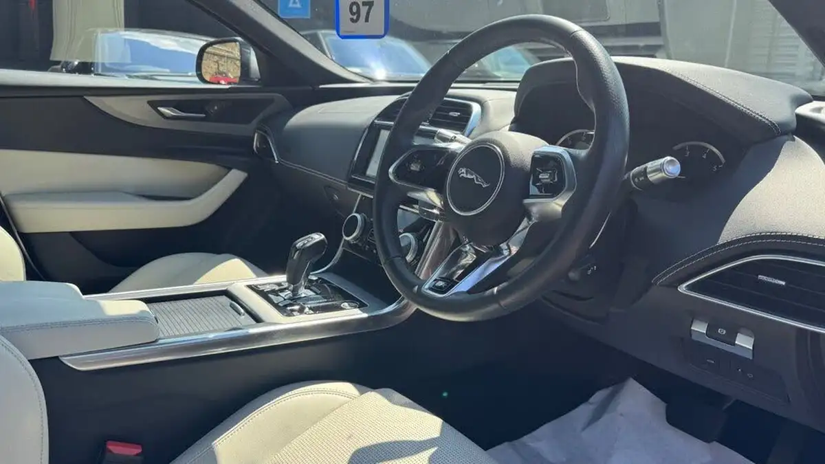 2020-jaguar-xe-20i-r-dynamic-s-250ps-big-9