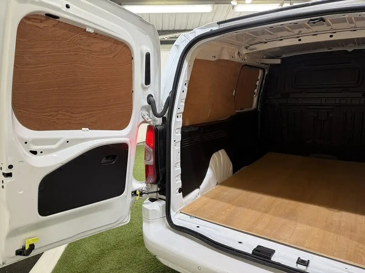 2020-vauxhall-combo-15cdti-sportive-2300-100pseu6d-t-l2h1-panel-big-27