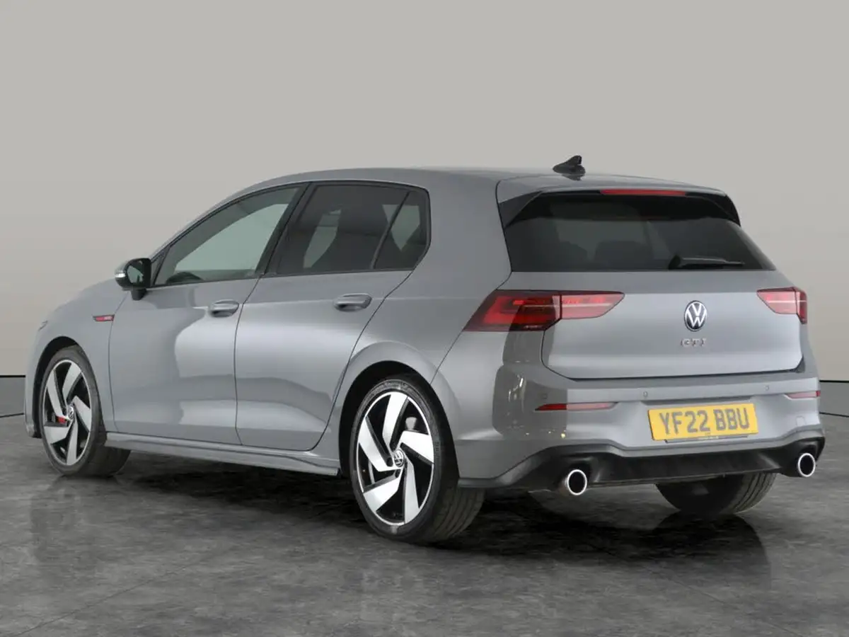 2022-volkswagen-golf-20-tsi-gti-big-8
