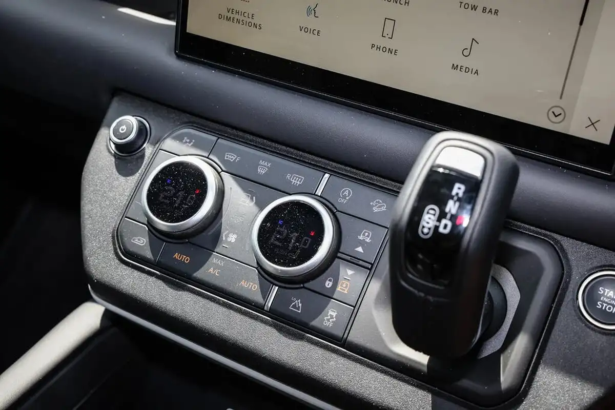 2024-land-rover-110-defender-30-d300-x-dynamic-hse-big-36