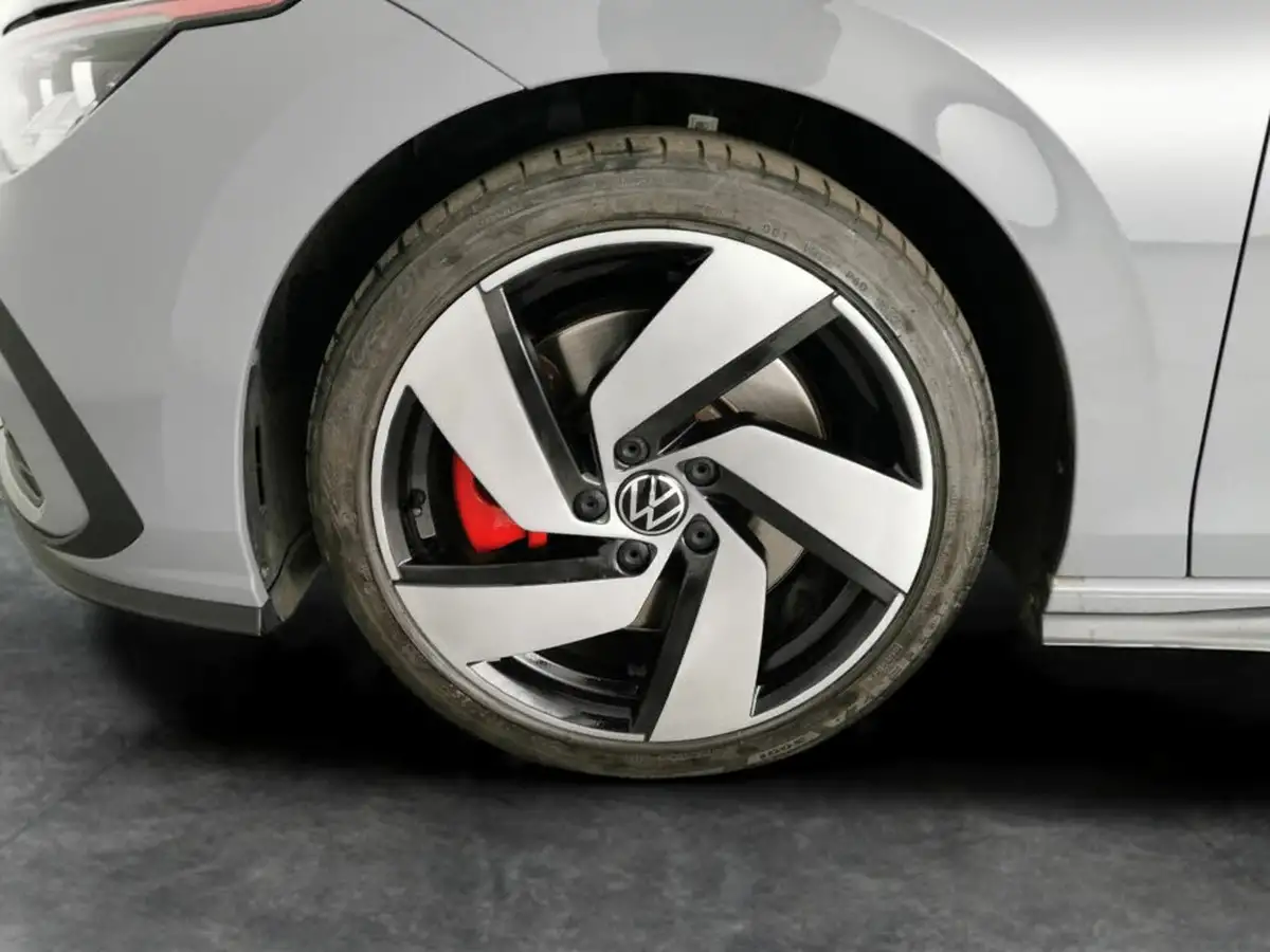 2022-volkswagen-golf-20-tsi-gti-big-32