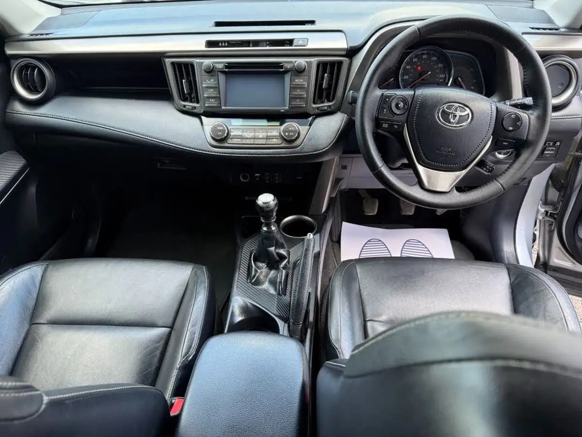 2014-toyota-rav4-22td-invincible-22d-4d-nav-big-11