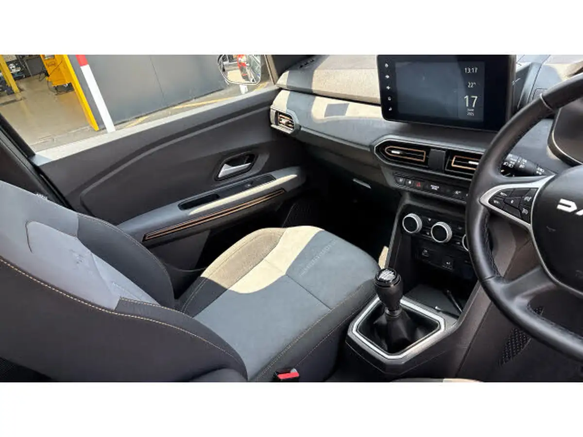 2024-dacia-sandero-stepway-10-tce-extreme-90bhp-big-13