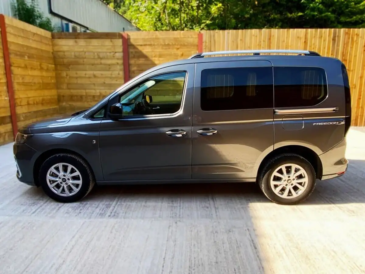 2023-ford-tourneo-connect-20-titanium-big-7