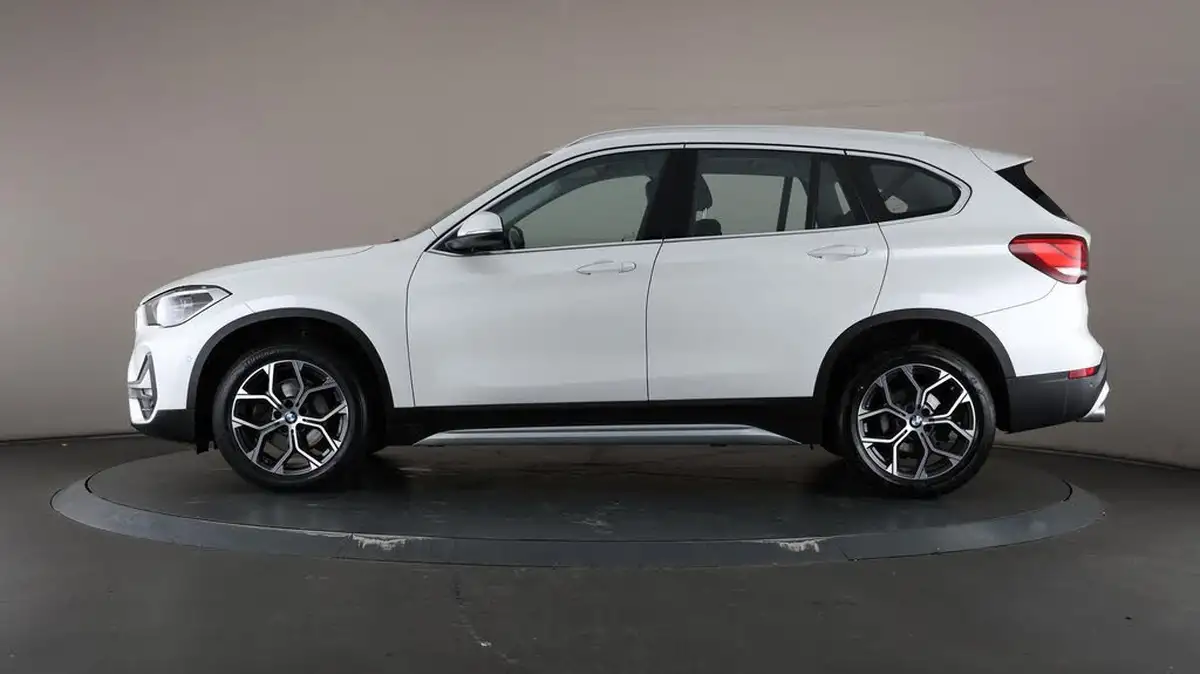 2021-bmw-x1-20td-sdrive18d-xline-big-38
