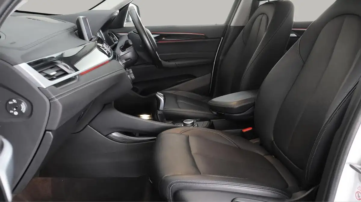 2021-bmw-x1-20td-sdrive18d-xline-big-14
