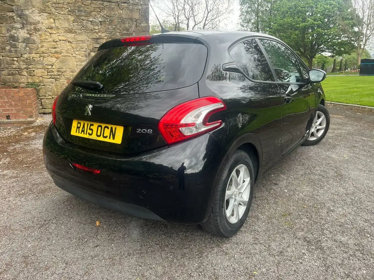2015-peugeot-208-12-style-puretech-3d-big-59