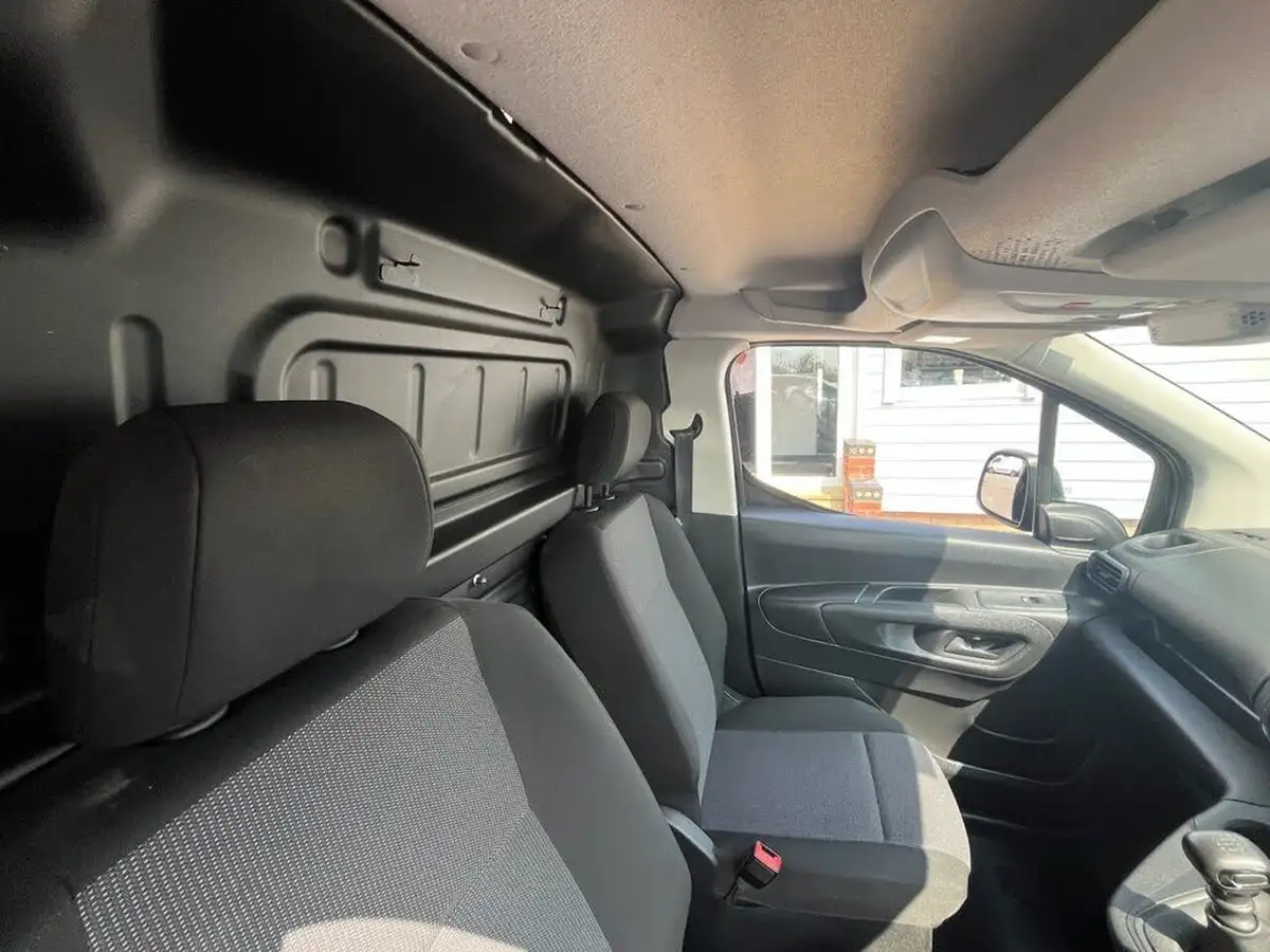 2022-toyota-proace-city-15d-active-big-31