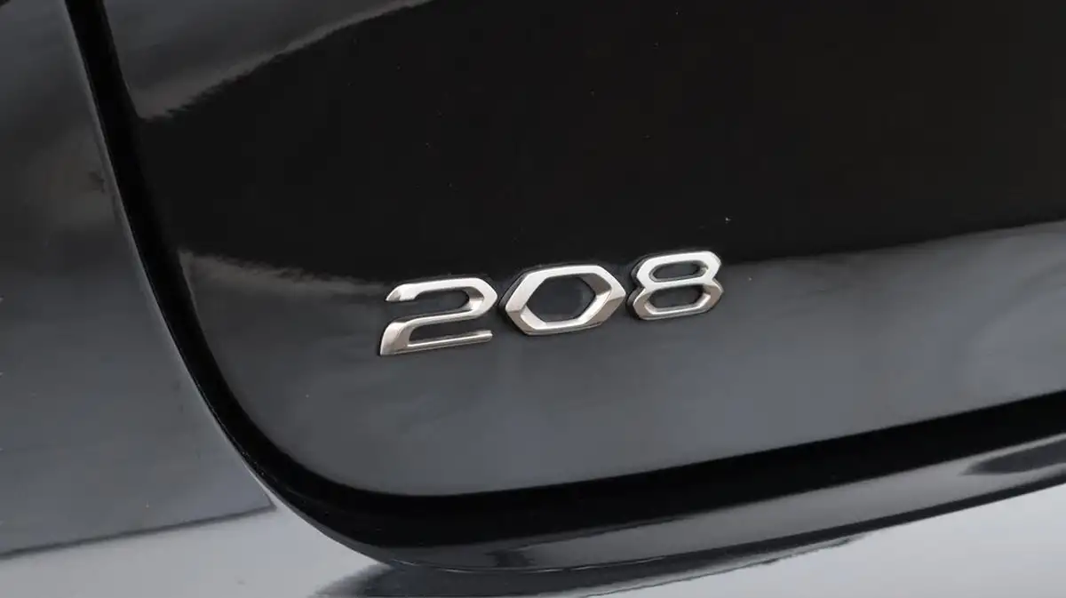 2021-peugeot-208-12-puretech-gt-100bhp-big-22