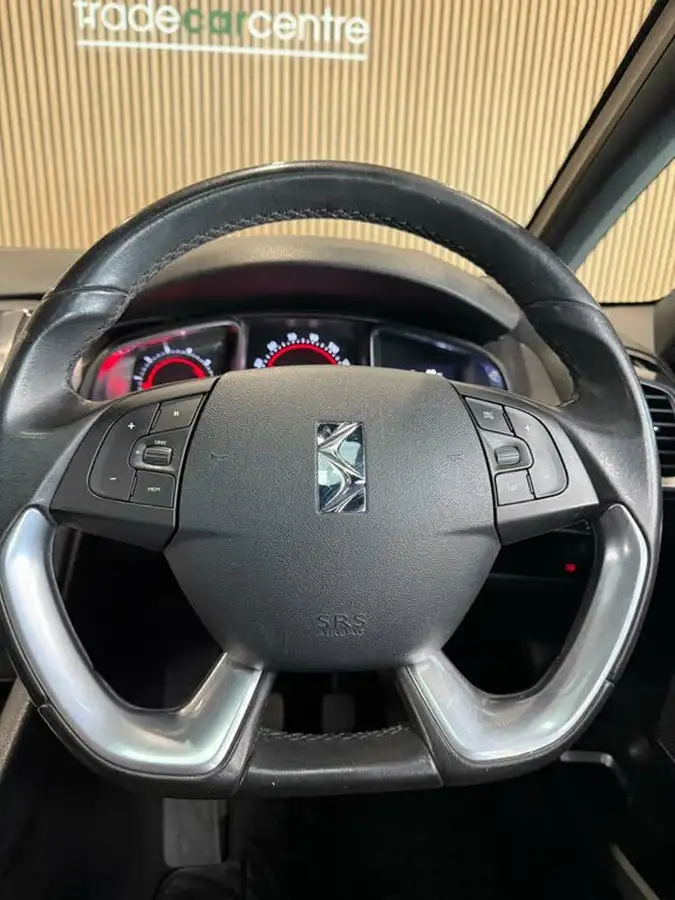 2015-citroen-ds5-16bluehdi-dstyle-big-16