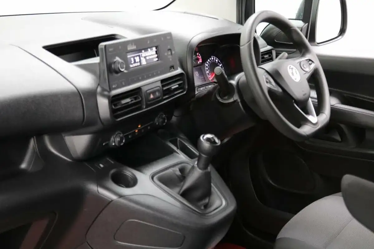 2021-vauxhall-combo-15cdti-dynamic-2300-100pseu6dt-l2h1-panel-big-1